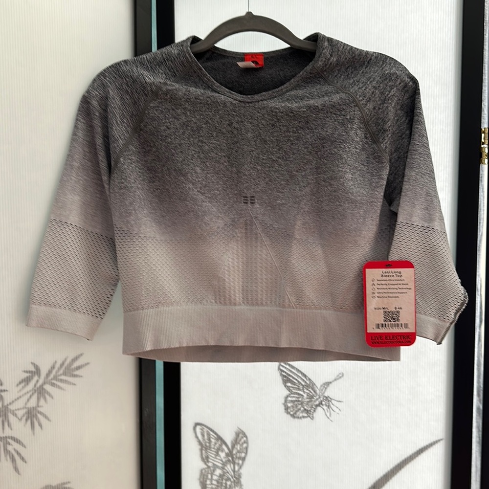 NWT Live Electric Lexi Long Sleeve Yoga Top, M-L, Gray